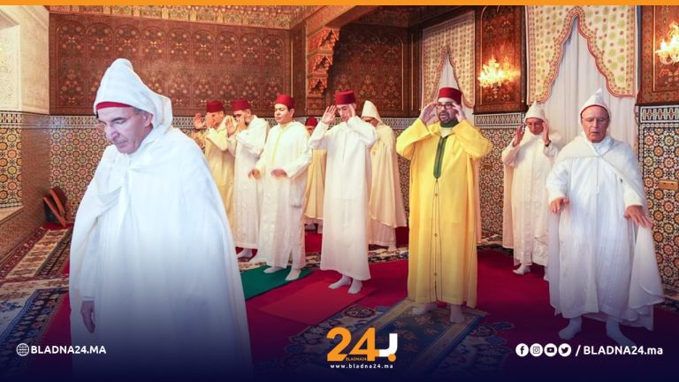 الملك محمد السادس يؤدي صلاة عيد الفطر