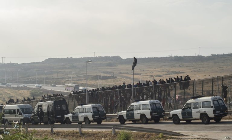 اقتحام السياج الحدودي لمليلية.. أحداث دامية تعيد إلى الواجهة مآسي الهجرة غير القانونية