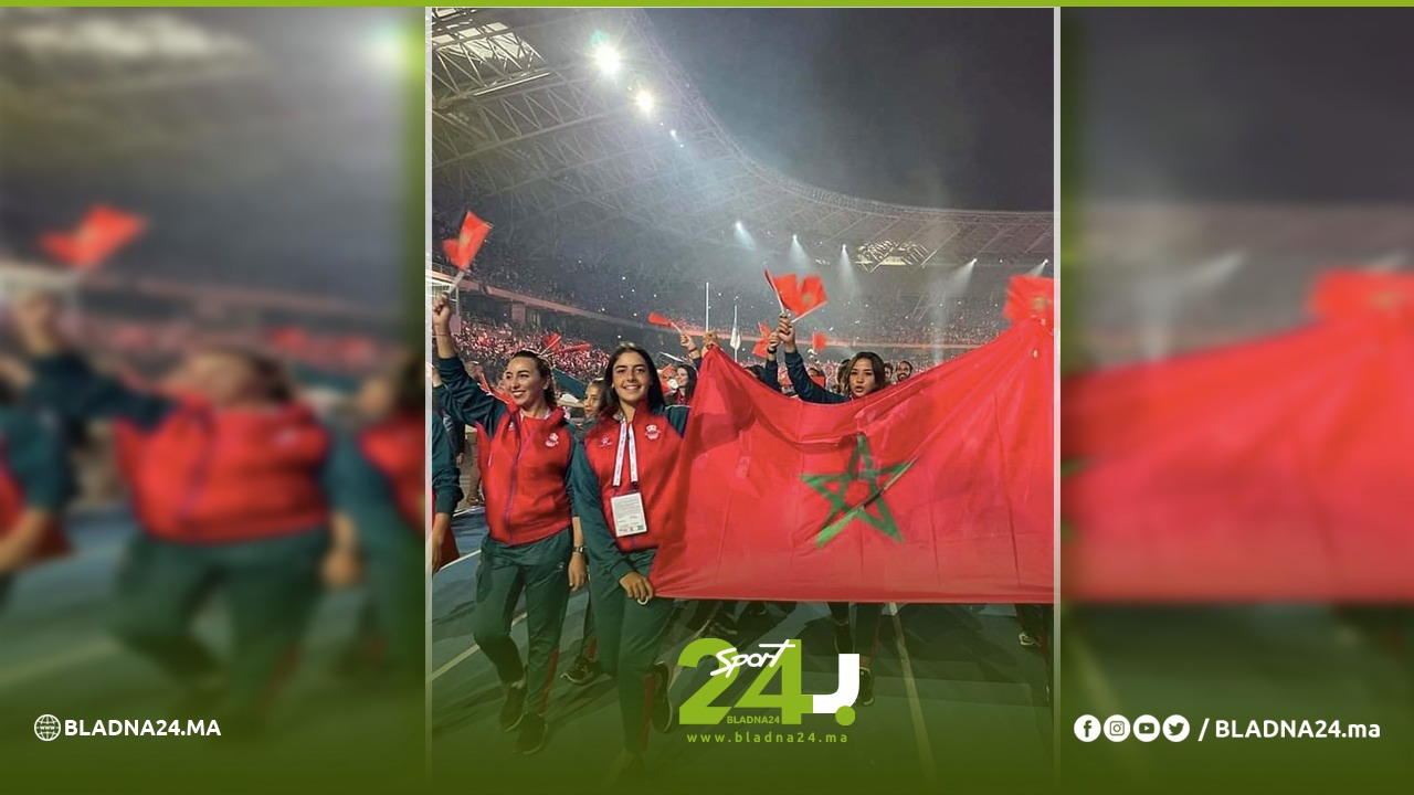 الجمهور الجزائري يستقبل البعثة المغربية بصافرات الاستهجان في حفل افتتاح الألعاب المتوسطية