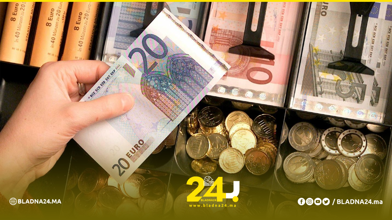 سعر الأورو ينخفض بقيمة 9.82 درهم