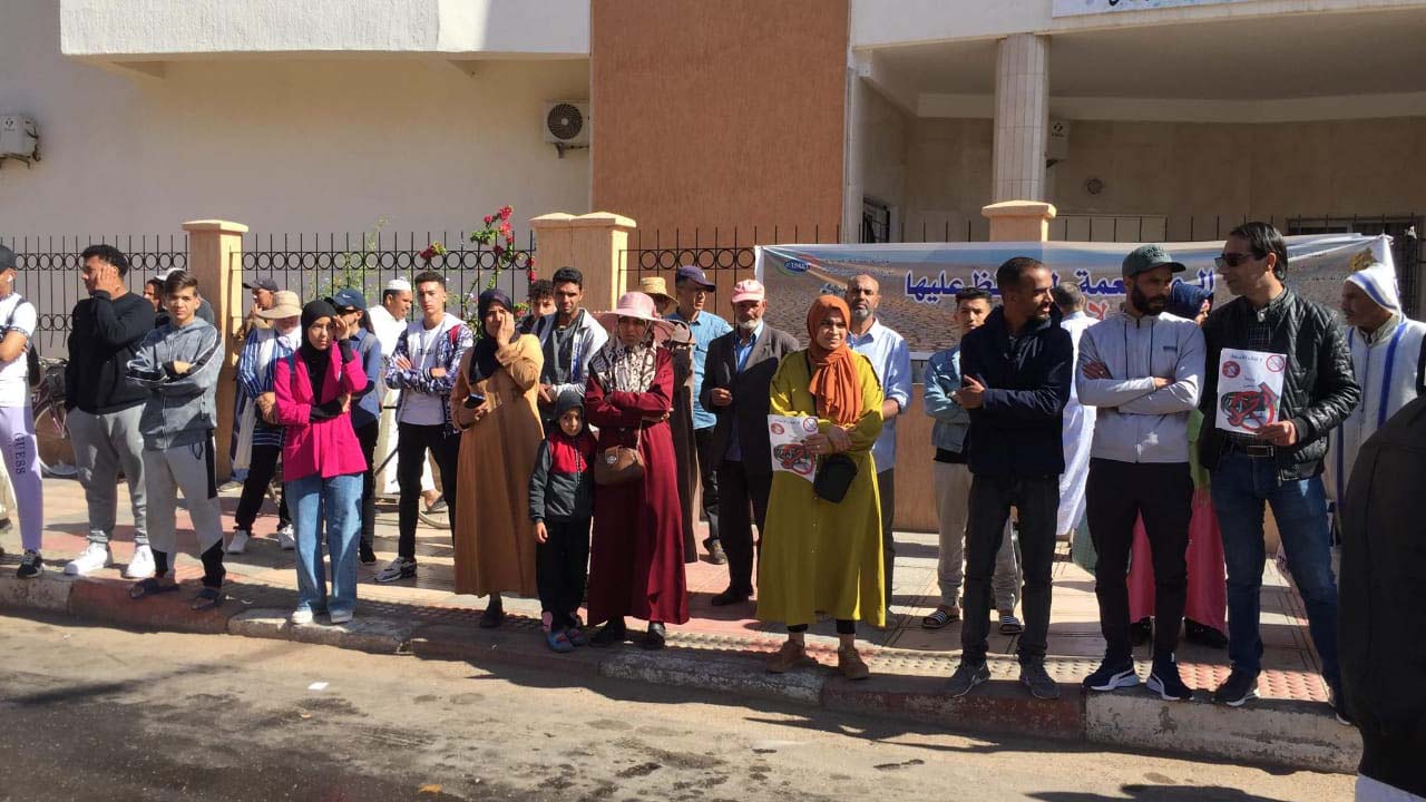 An increase in bus tickets prompts human rights activists to protest at souk sebt1