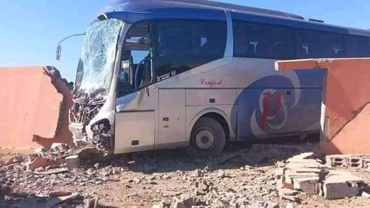 A bus transporting passengers collided with the wall of an educational institution on the outskirts of Marrakesh 3