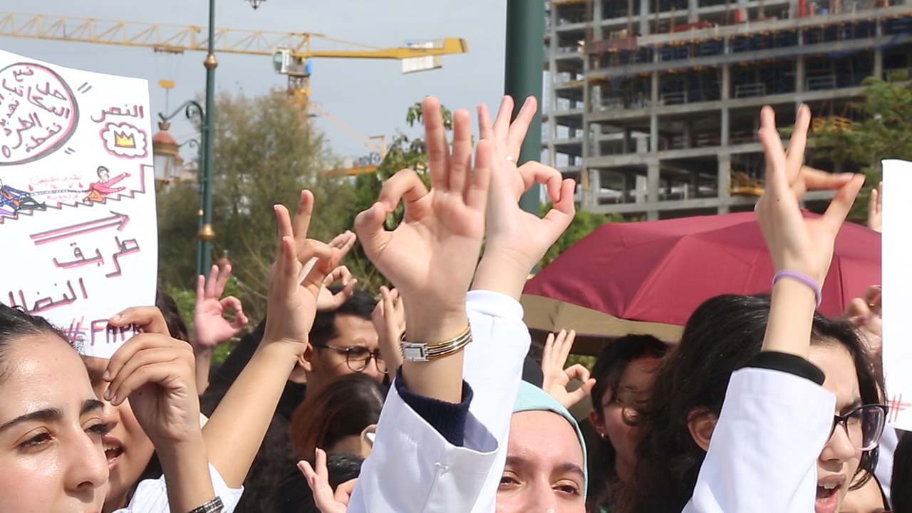 Medical students stand up to the government and announce their continued boycott of