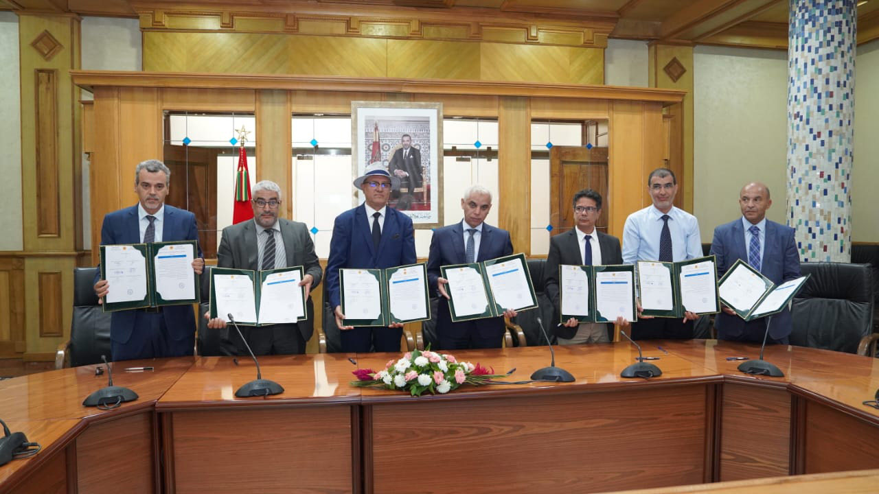 Ait Taleb signs a report of agreement with health unions1