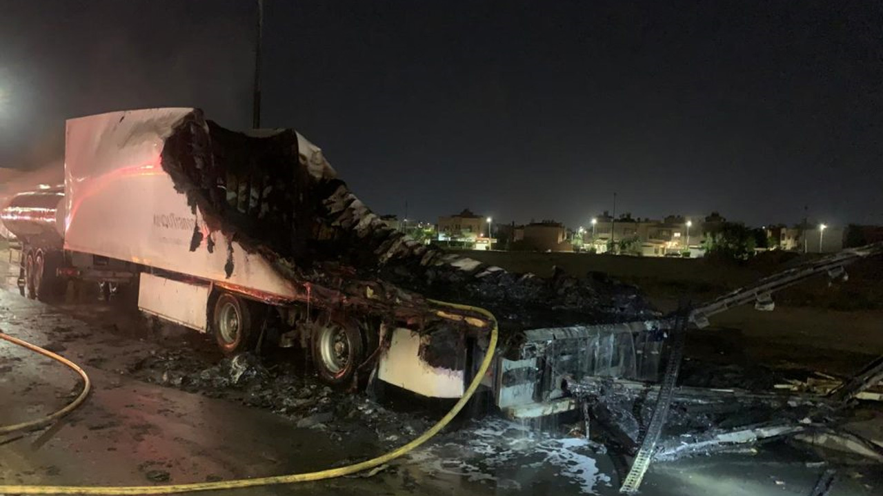 Fire destroys a large truck in Marrakech