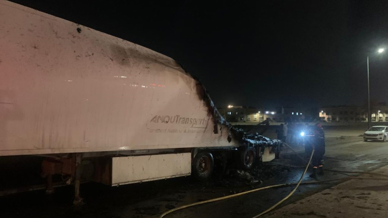 Fire destroys a large truck in Marrakech2